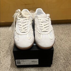 ALOHAS White Cream Sneakers